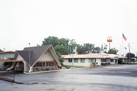 Howard Johnsons Restaurant - Bay City - 6295 Westside Saginaw Rd 6 - From Highway Host Dot Org (newer photo)